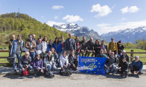 Medios de comunicación y socios del proyecto visitan las acciones del LIFE+Urogallo cantábrico en Picos de Europa